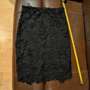 Elegant & Beautiful FOREVER 21 Embroidered Lace Skirt Floral Pattern Size S